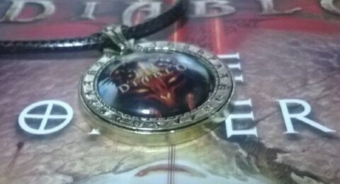 Медальйон Diablo (Метал + скло) -   -  