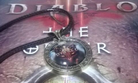 Медальйон Diablo (Метал + скло) -   -  