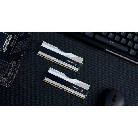Модуль памяти для компьютера DDR5 32GB (2x16GB) 7200 MHz Trident Z5 RGB Silver G.Skill (F5-7200J3445G16GX2-TZ5RS) - Нулевой остаток (Feed) - Нулевой остаток (Feed)