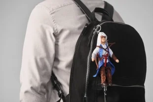 Брелок WP Merchandise плюшевий ASSASSINS CREED Ratonhnhaké: ton 20 см.