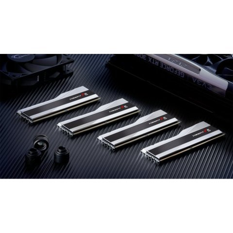 Модуль памяти для компьютера DDR5 32GB (2x16GB) 6000 MHz Trident Z5 NEO RGB Silver G.Skill (F5-6000J3040F16GX2-TZ5RS) - Нулевой остаток (Feed) - Нулевой остаток (Feed)