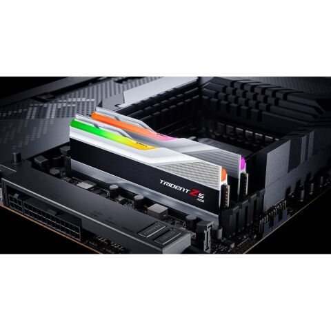 Модуль памяти для компьютера DDR5 32GB (2x16GB) 6000 MHz Trident Z5 RGB Silver G.Skill (F5-6000J3636F16GX2-TZ5RS) - Нулевой остаток (Feed)  - Нулевой остаток (Feed) 